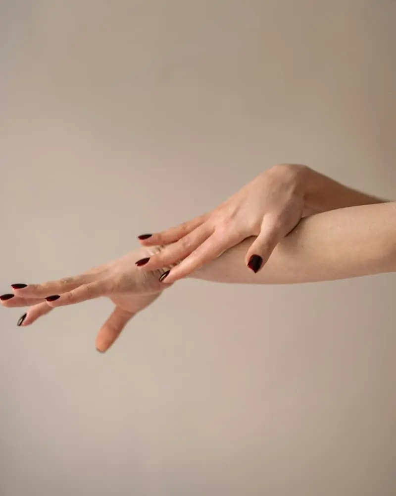 Manicura semipermanente nude — por Sofía Herrera en Esem Hair